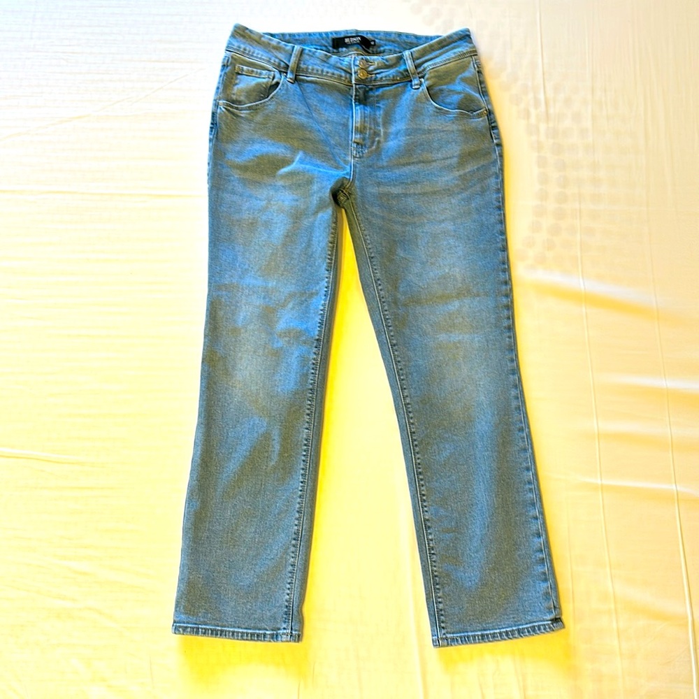 Hudson Jeans Ladies Size 10. New Never Worn. Straight Leg Midrise.